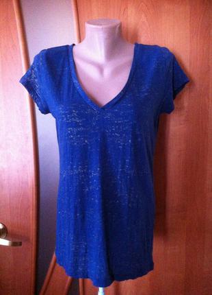 Тёмно синяя футболка с золотом