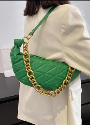 Зелёная кожаная сумка на цепи zara стеганая сумка на цепочке сумка багет зелена шкіряна сумка3 фото