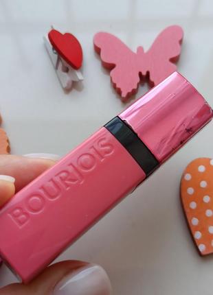 Жидкая помада для губ bourjois paris rouge edition aqua laque 08 - babe idole (светло-розовый)3 фото