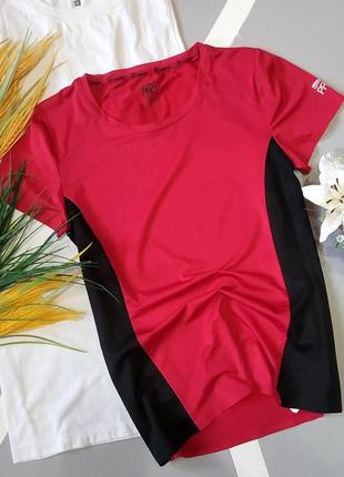 Легкая спортивная футболка