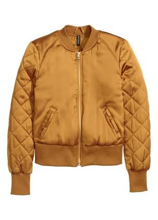 Гарний,м'який,стьобаний бомбер,куртка маленького розміру, h&m