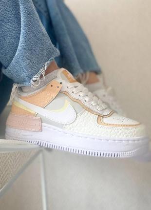 Жіночі кросівки