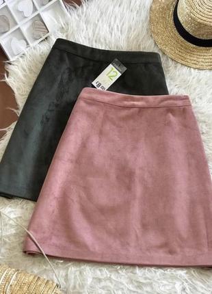 Розовая замшевая юбка трапеция пудровая