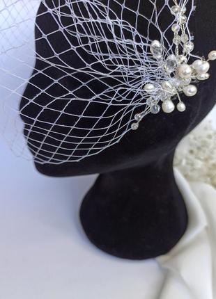 Вуаль на гребенях, весільні прикраси в зачіску нареченої з натуральними перлами6 фото