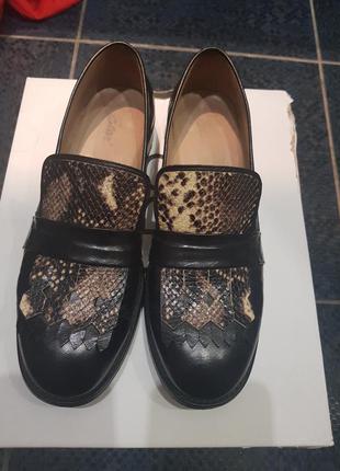 Кожанные туфли с принтом из кожи питона.