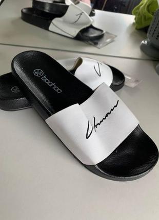 Шлепки от boohoo