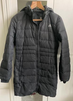 Чёрный с красивым серебристым оттенком пуховик пальто удлинённая куртка