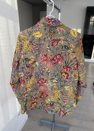 Курточка хаки, цветочный принт h&m яркая куртка1 фото