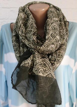 Шарф - палантин в идеальном состоянии