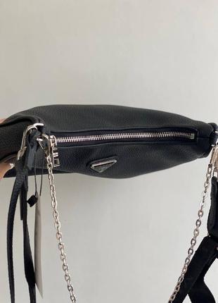 Женская сумка в стиле prada re-edition black leather.женская сумочка с длинной ручкой8 фото