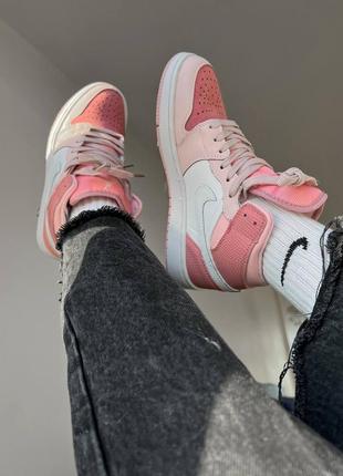 Шкіряні жіночі кросівки jordan 1 retro pink/ рожеві3 фото