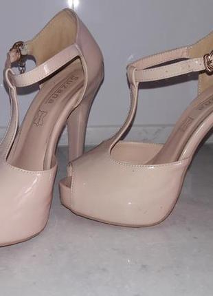 Красиві босоніжки