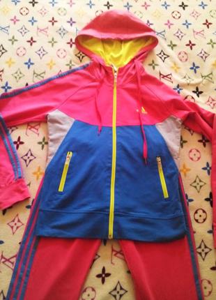 Фирменный спортивный костюм adidas