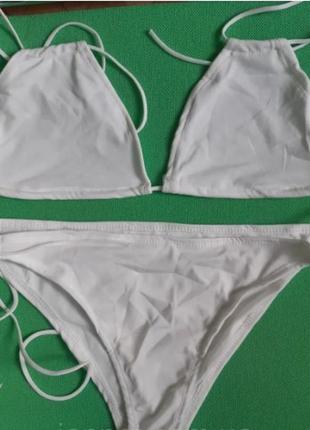 Купальник білий роздільний з дефектом (шви не рівні), верх чашка с, низ 48-50 розмір стегна 100-115