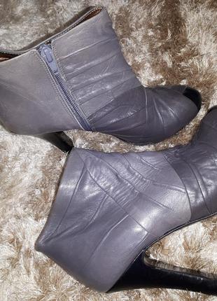 Поделиться:  красивые итальянские кожаные ботинки4 фото