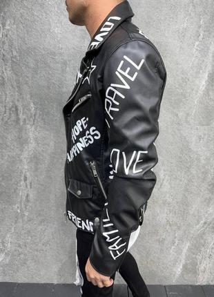 Чоловіча весняна чорна шкіряна куртка з написами на блискавці модна шкірянка для хлопця4 фото
