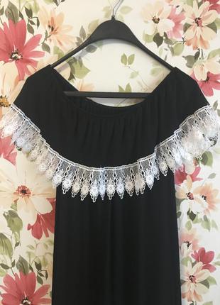 Сукня зі спущеними плечима