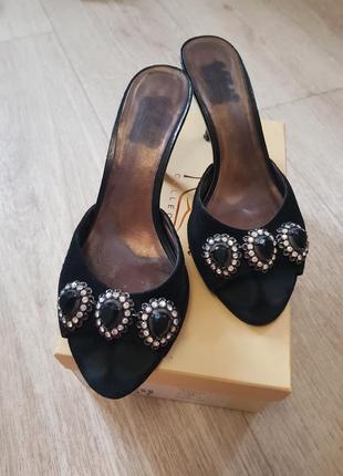 Замшевые босоножки