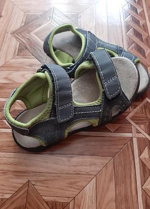 Босоніжки на липучках