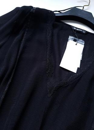 Блуза черная однотонная с кружевом stradivarius4 фото