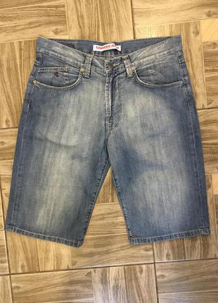 Базові джинсові шорти.італія