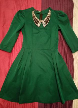 Нарядное зеленое платье