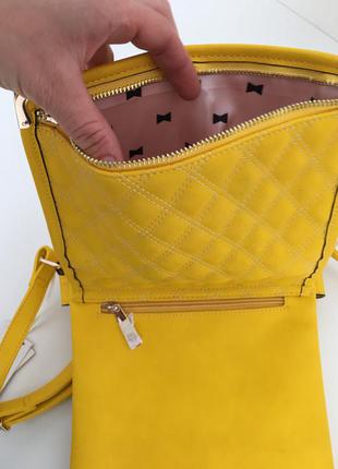Яркая желтая сумочка. много отделений2 фото