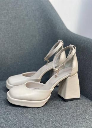 Босоножки в наличии