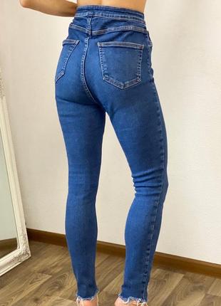 Крутые качественные джинсы с рваным низом new look