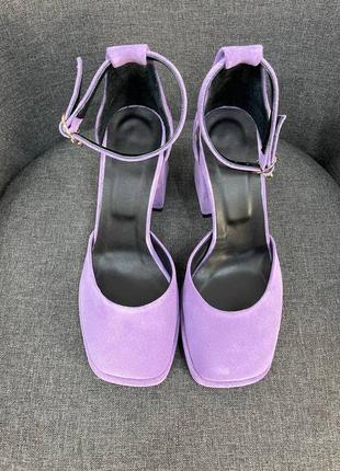Эксклюзивные туфли босоножки из натуральной итальянской замши лаванда на платформе3 фото