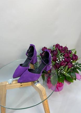 Эксклюзивные туфли из натуральной итальянской замши фиолетовые с ремешком3 фото