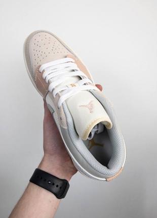 Женские кроссовки nike air jordan 1 low beige6 фото