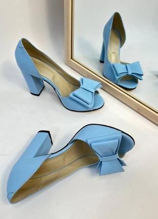 Эксклюзивные туфли из натуральной итальянской кожи с бантиком голубые