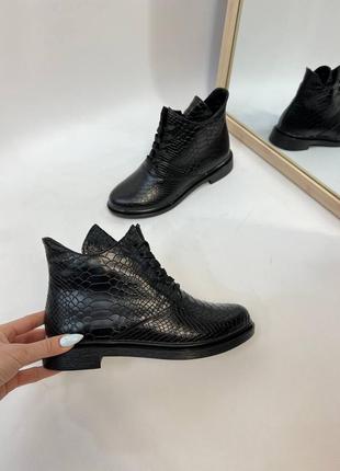 Эксклюзивные ботинки из натуральной итальянской кожи рептилия черные7 фото