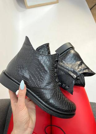 Эксклюзивные ботинки из натуральной итальянской кожи рептилия черные6 фото