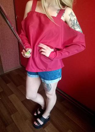 Трендовая,актуальная оверсайз блуза с открытыми плечами