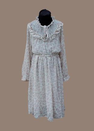 Красиве легке плаття з довгими рукавами у квітковий принт