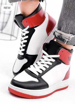 Мегакруті кросівки 599 грн