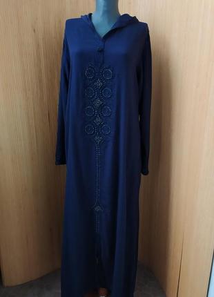 Синий марокканский кафтан с капюшоном в этно стиле с вышивкой / платье в этно стиле / абая / галабея