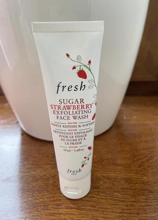 Fresh sugar strawberry exfoliating face wash - средство для умывания