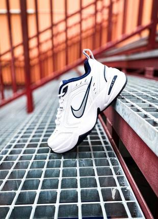 Шкіряні чоловічі кросівки nike air monarch iv. колір білий з сріблястим