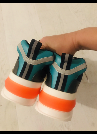 Стильна кросівки 36 р зі вставками нат замш