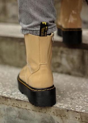 Dr.martens  beige patent демисезонные женские ботинки мартенс7 фото