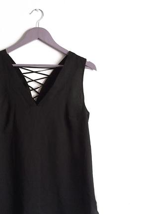 Элегантная майка со шнуровкой на спине