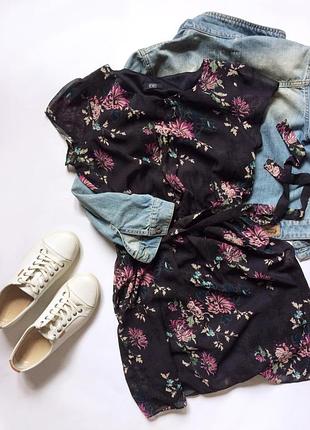 Класне плаття з квітковим принтом