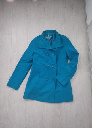 Укороченное пальто насыщенно синего цвета9 фото