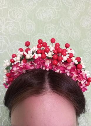 Український вінок з квітами та ягодами
