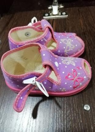 Босоніжки, капчики, літнє взуття