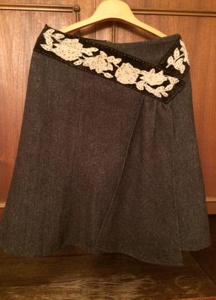 Качественная теплая (в составе шерсть) расклешенная  юбка derhy
