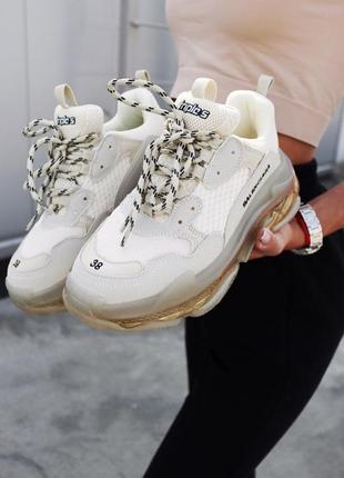 Жіночі кросівки